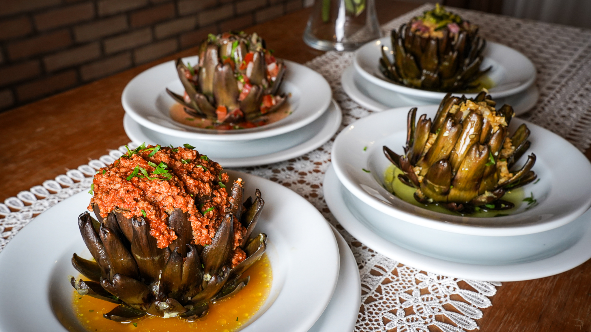 Pratos e flores de alcachofra da Cantina Tia Lina
